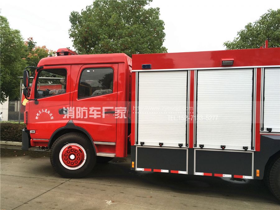 新款東風(fēng)153水罐消防車